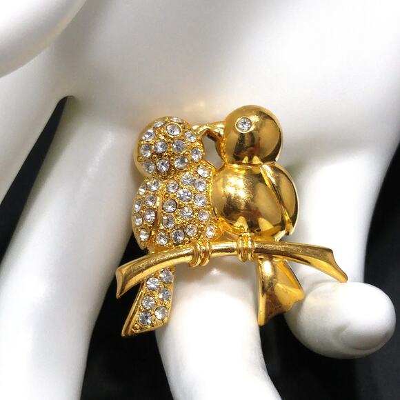 Monet Two Love Birds Rhinestone Brooch, Gold Plated, 1980s Vintage Jewelry - Picture 3 of 10